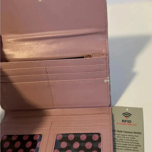 Nikky Women's Denim
Embroidered Design
RFID Blocking Trifold - Picture 3 of 7